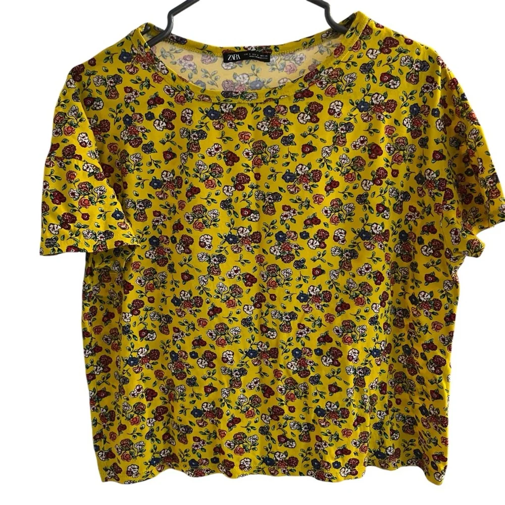 🐚🪼 2/20$ TOPS 🪼🐚 Zara Yellow Floral Short Sleeve Tee Sz S - Picture 1 of 5
